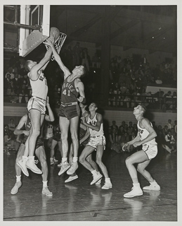 Saint Mary&#39;s College basketball game against the University of California, Davis, December 7, 1956