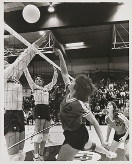 Women&#39;s volleyball game, 1985