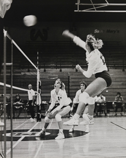 Women&#39;s volleyball game, September 1989