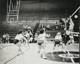 Women&#39;s volleyball game, 1985