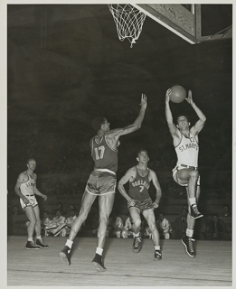 Saint Mary&#39;s versus Oakland basketball game, 1948