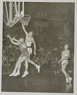 Saint Mary&#39;s versus UC Berkeley basketball game, December 15, 1956