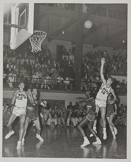 Saint Mary&#39;s versus San Francisco State University basketball game, undated