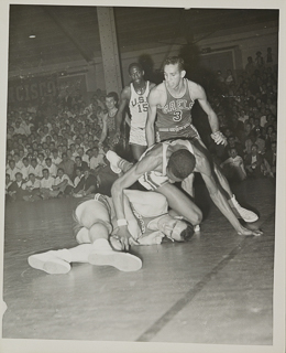 Saint Mary&#39;s versus UCLA basketball game, 1957