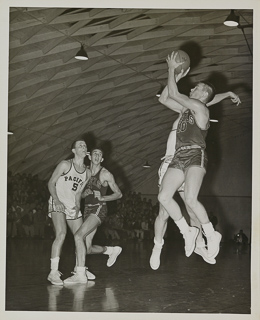 Saint Mary&#39;s versus College of the Pacific basketball game, 1957