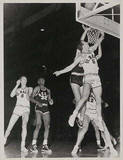 Saint Mary&#39;s versus UCLA basketball game, 1952