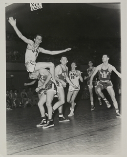 Saint Mary&#39;s College basketball team playing against the University of San Francisco, 1951