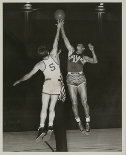 Saint Mary&#39;s versus Oakland basketball game, 1949