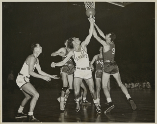 Saint Mary&#39;s versus Yale basketball game, 1948