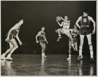 Saint Mary&#39;s versus Yale basketball game, December 12, 1948