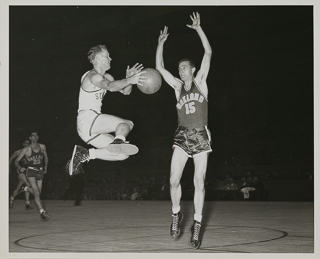 Saint Mary&#39;s versus Oakland basketball game, 1948