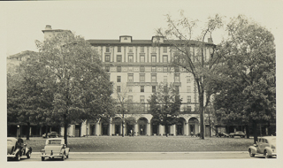 Entrance to the Westchester City Club in Dye, New York, 1940